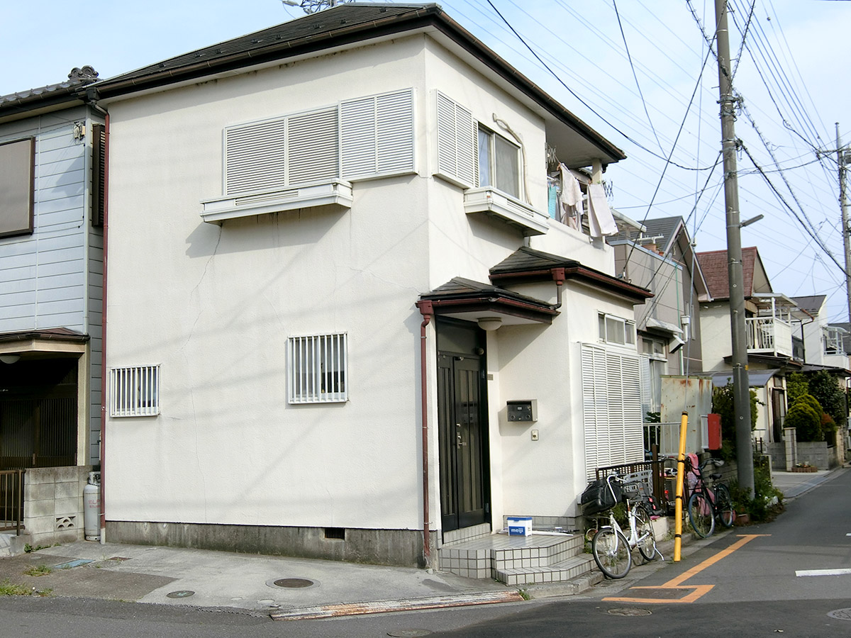 リフォーム事例-外観「角地でカッコイイ色をご提案」before
