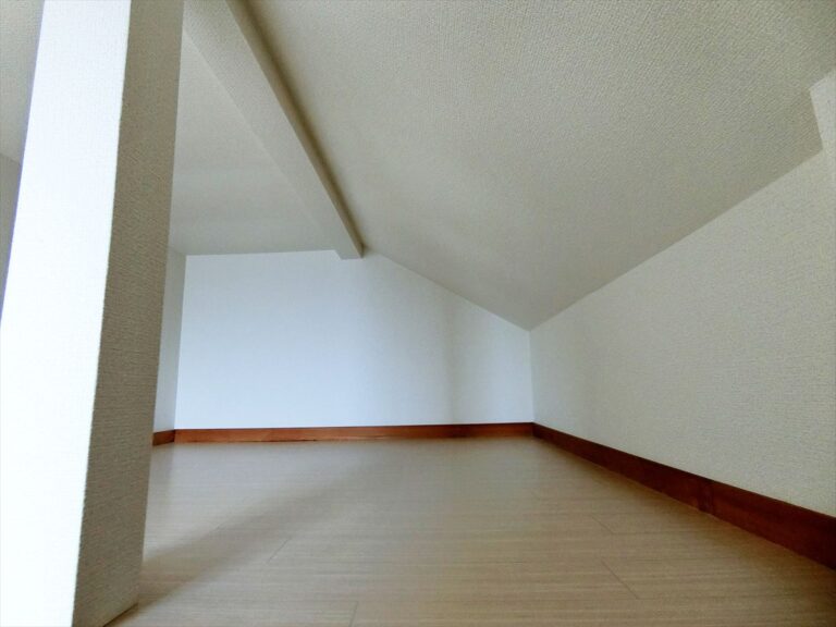 リフォーム事例-その他「屋根裏収納をクロス」after